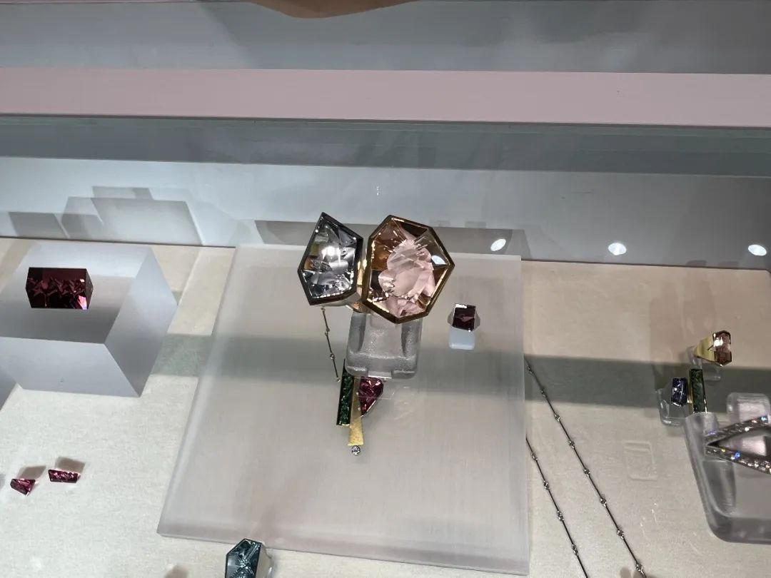 时隔3年又来日内瓦珠宝展大寻宝，竟然还见到了JAR真身！