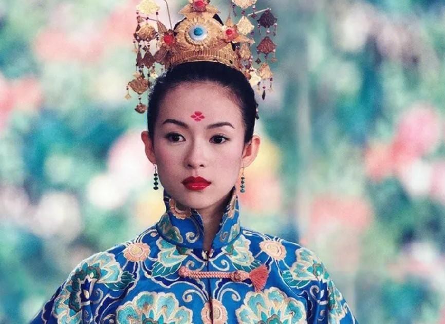 章子怡的露脐装几成笑柄,章子怡身材傲娇真是魅力四射