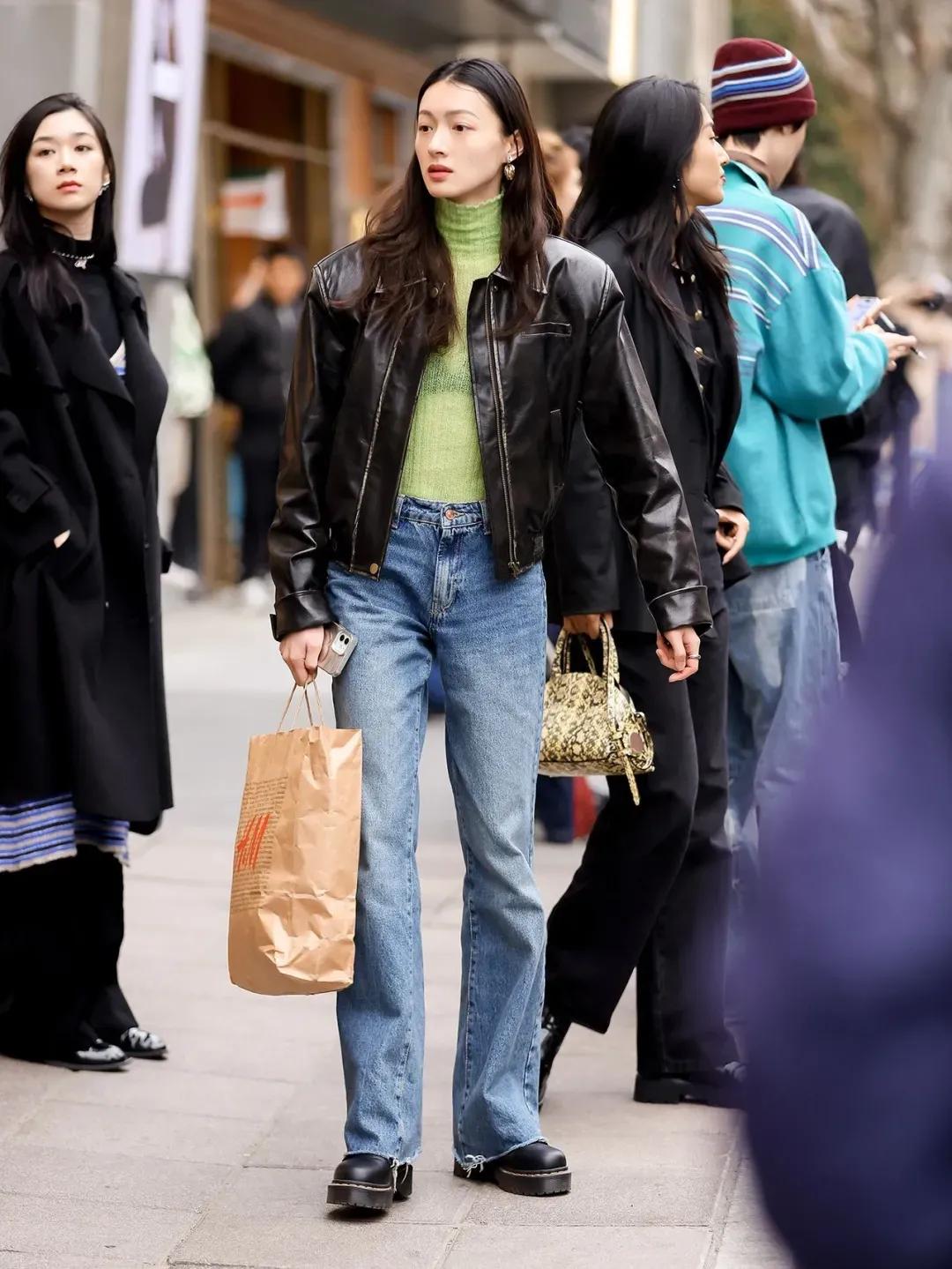 上海街拍美女小姐姐,上海女生街拍穿衣服搭配