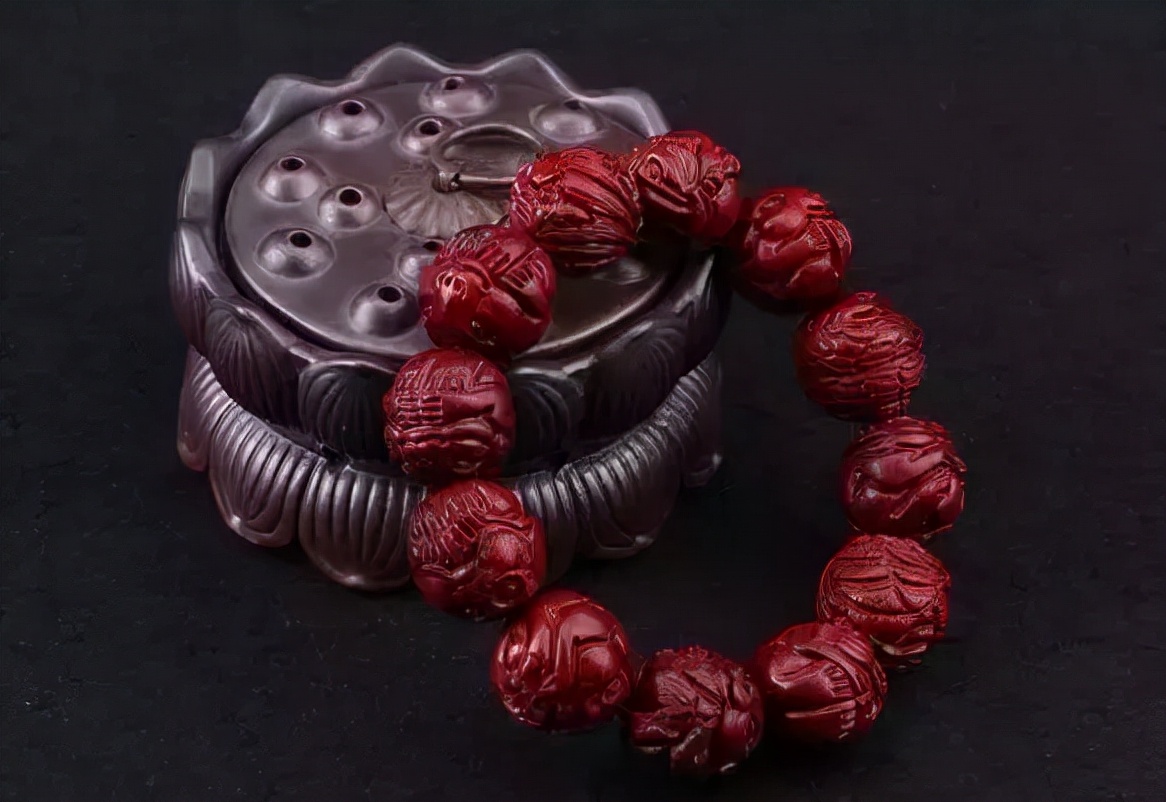 佛手雕件的寓意和象征,翡翠常见的雕件及寓意