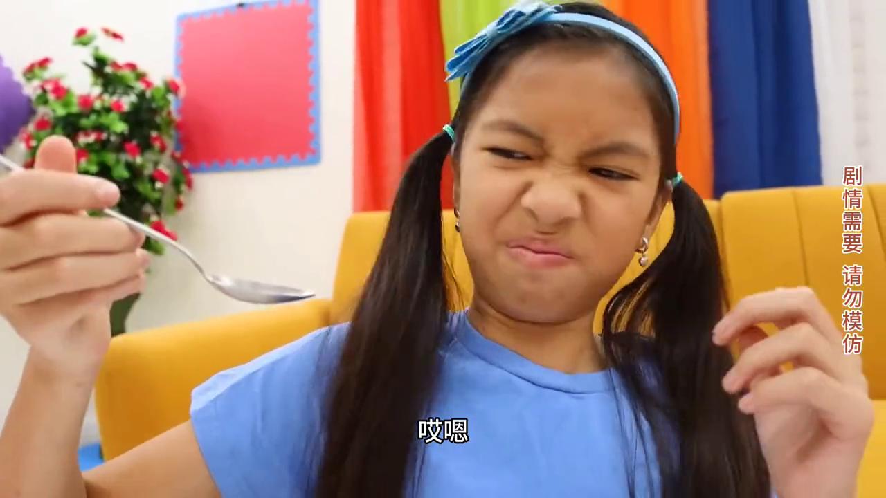 吃巧克力足球,巧克力足球宝宝