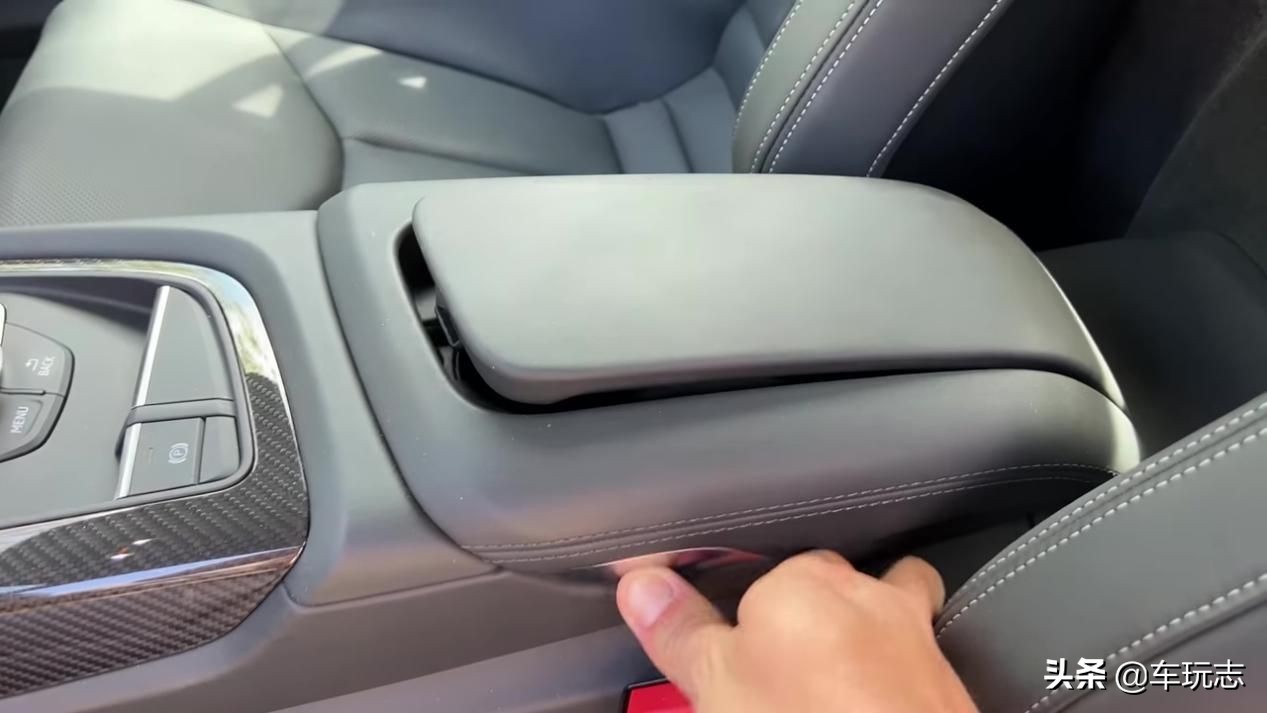 2019奥迪r8跟2020款奥迪r8,5.2v10奥迪r8限量版