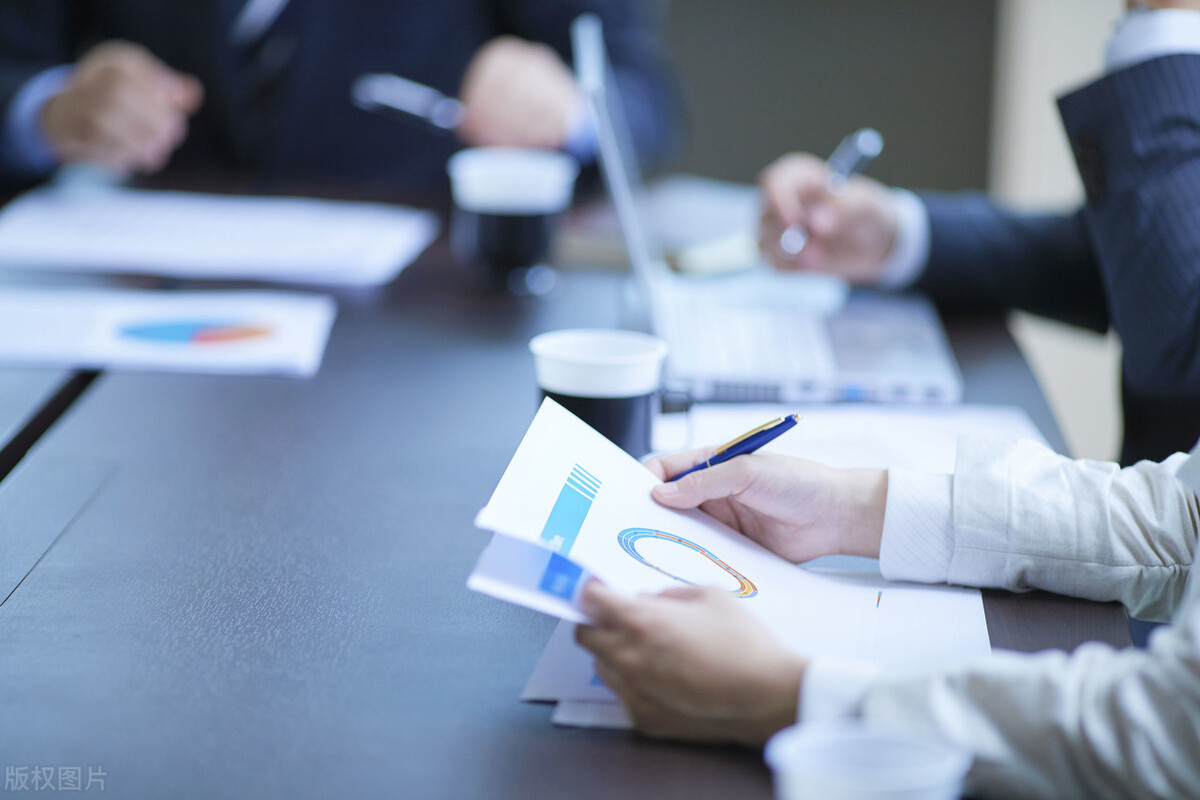 老板qq指令转账被骗98万,老板让我转账200万