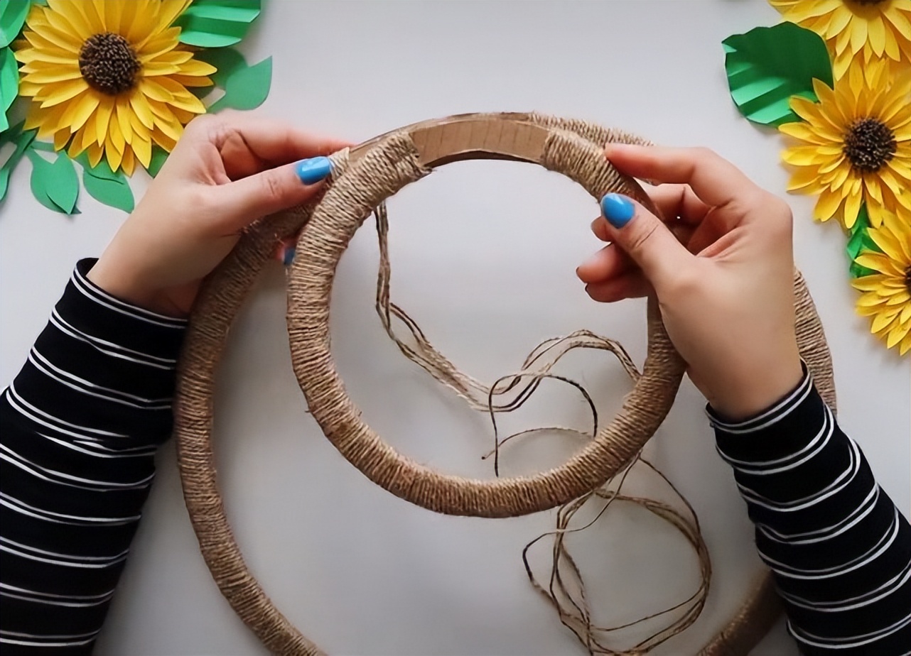 一款适合挂墙上的向日葵纸花