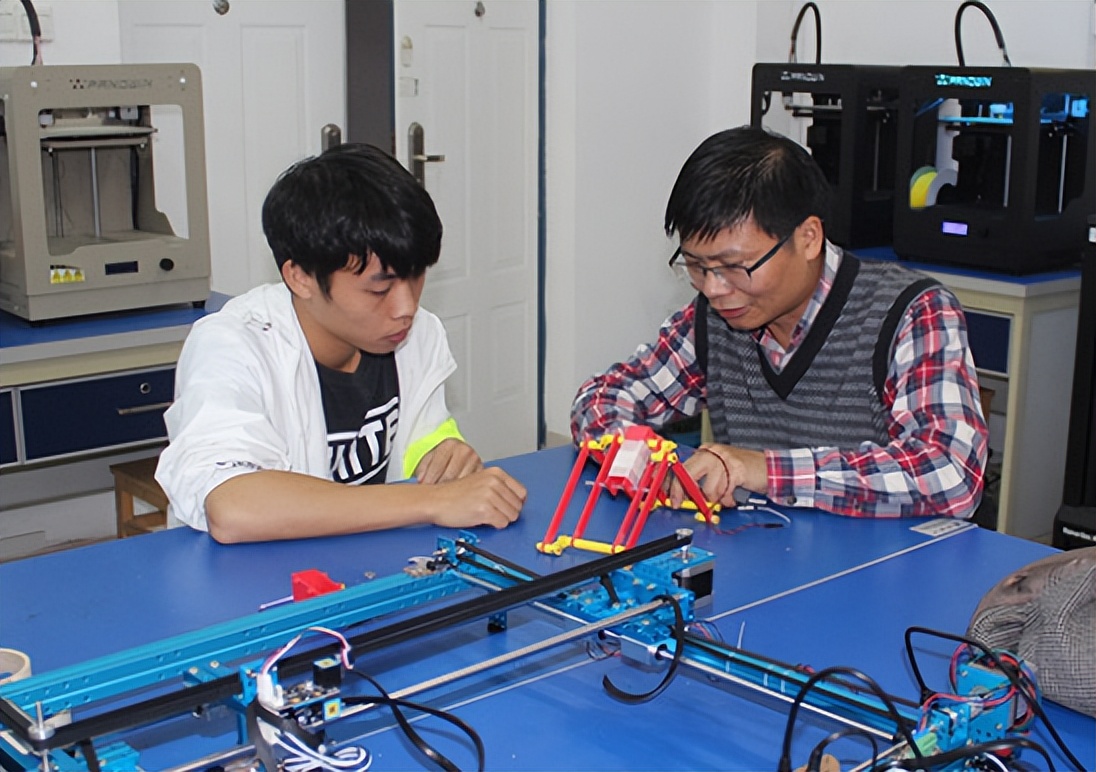 薪资待遇高且容易学的专业排名,未来就业工资收入比较高的专业