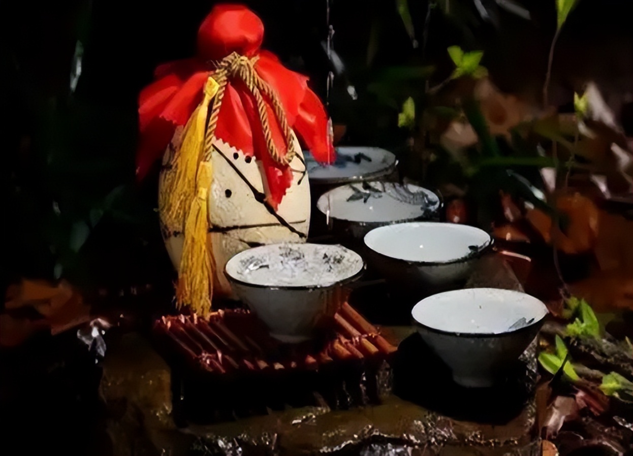 一瓶粮食酿的白酒成本到底是多少,粮食酿造白酒的成本大概多少