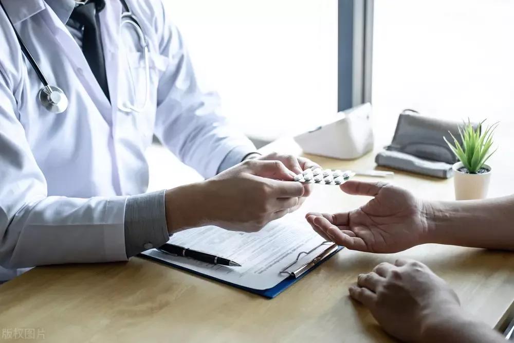 陈先生因泄精过早服用达泊西汀，担心久服会出现问题，怎么办？