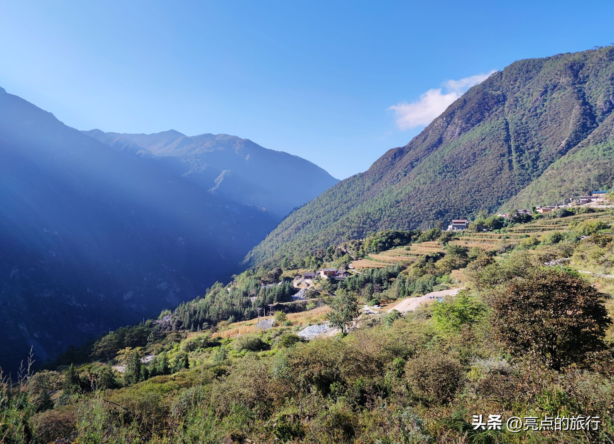 虎跳峡徒步记，从茶马客栈经中途客栈到张老师的家