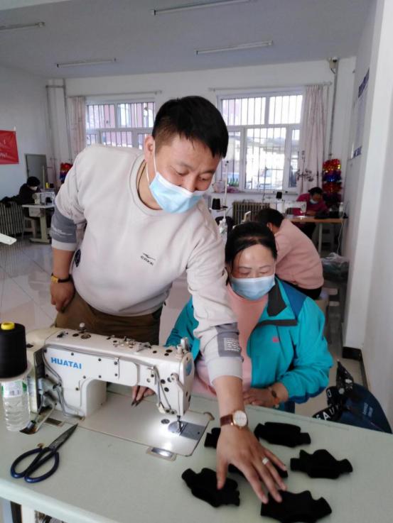 残联举办残疾人培训班,残疾人手工编织培训班