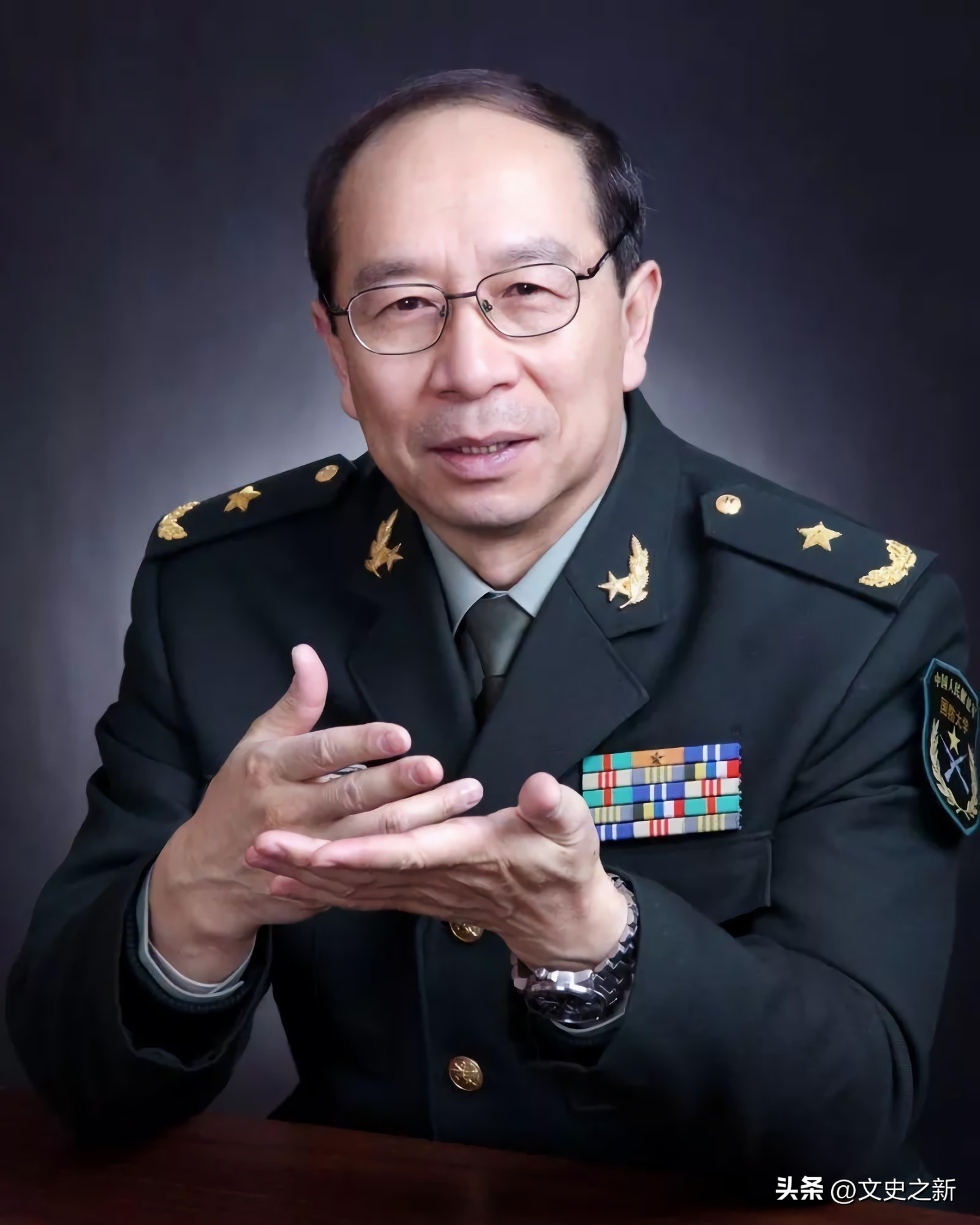 2000年，一位中国军官在英国受刁难，他引用毛主席的话霸气回击