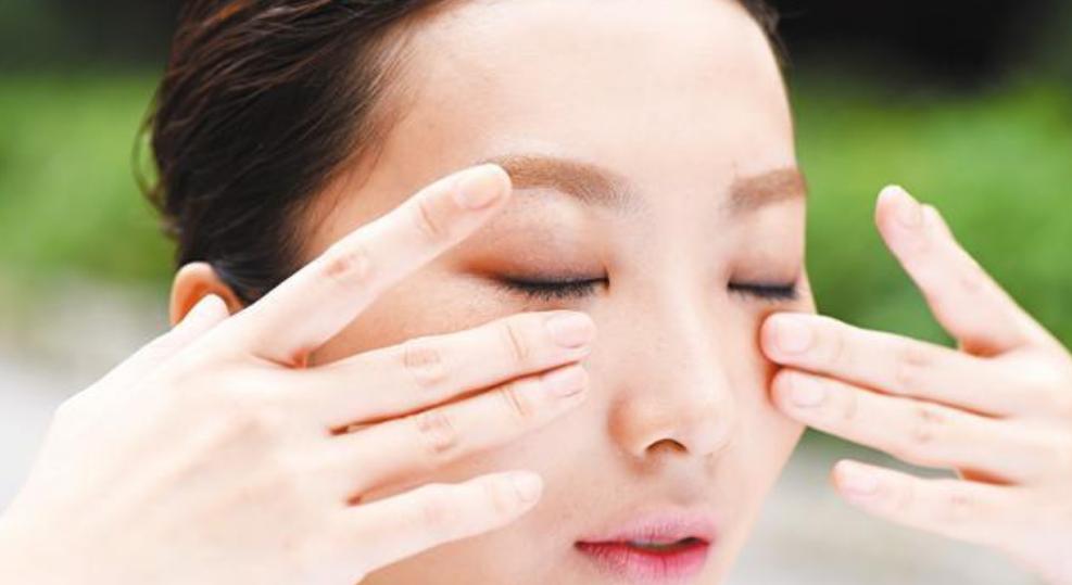 早上睡醒了眼皮眼袋肿是怎么回事,中医治疗眼袋大属于哪个科室