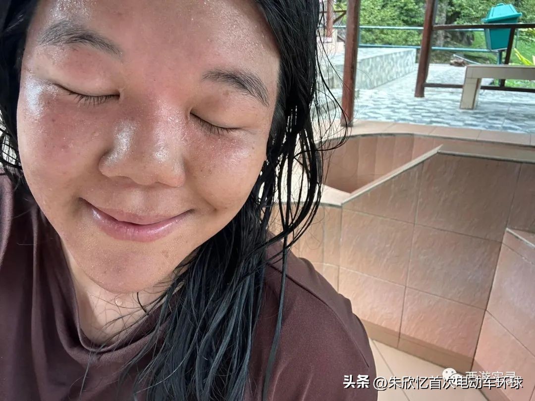 只带600就开车环绕地球一圈，还赚300万，回到亚洲又捡个华裔老婆