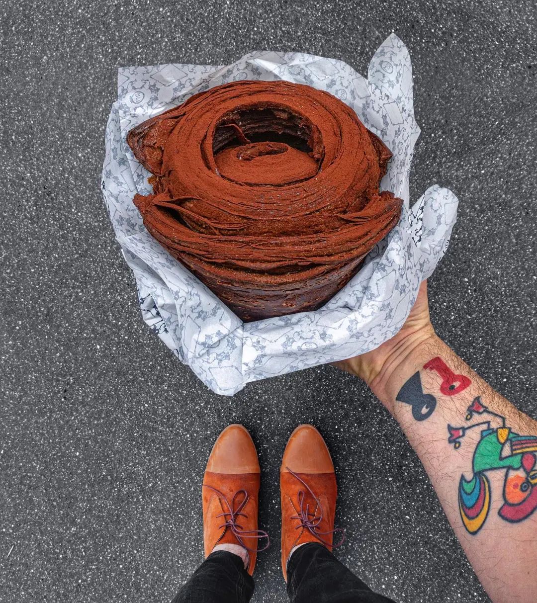 跟着「鞋子哥」逛巴黎甜品！每双鞋都适配！还能这么拍！