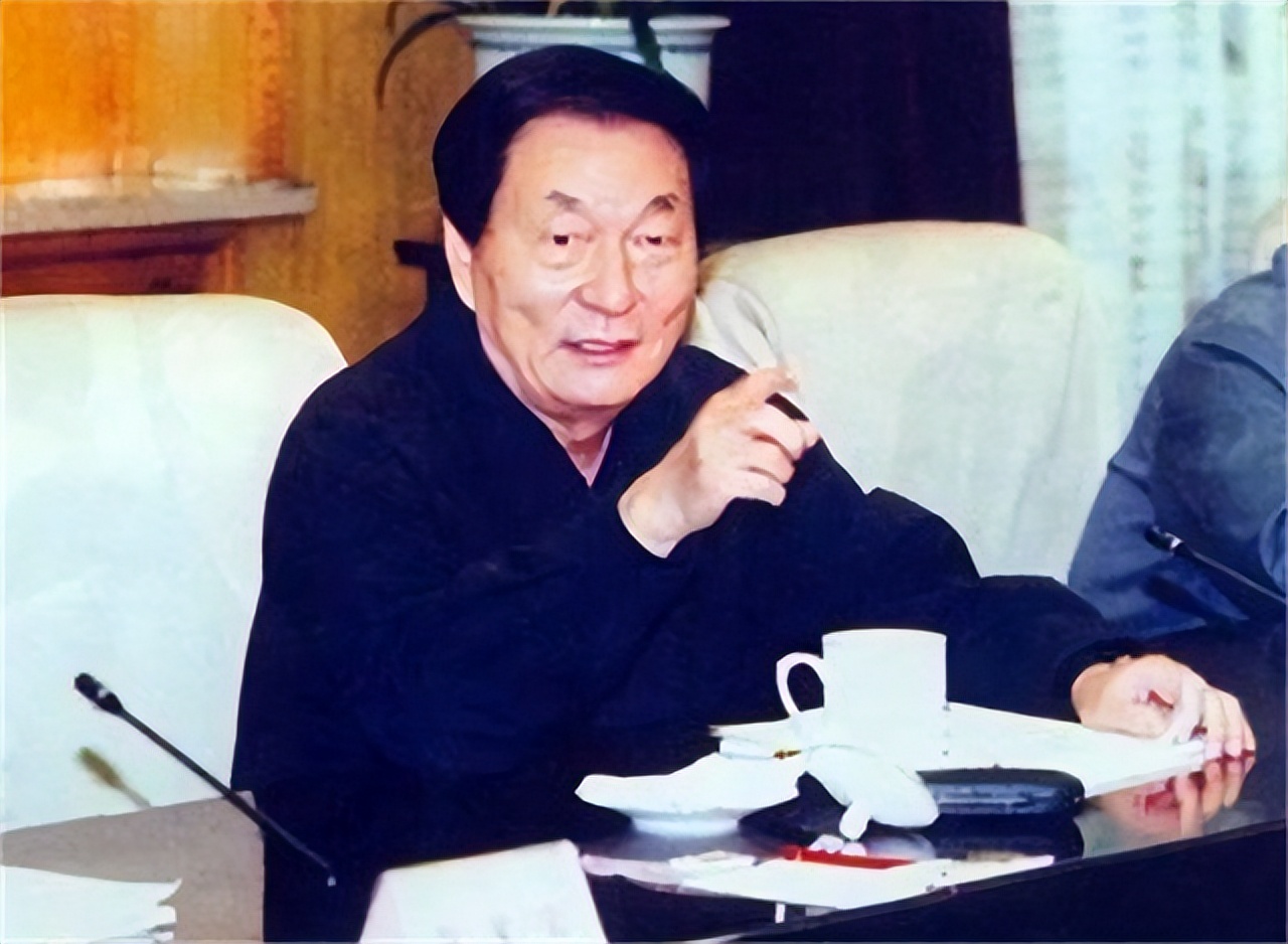 88年*镕基朱**自我批评：作为上海市长我不是最佳，比江*民泽**差得很远