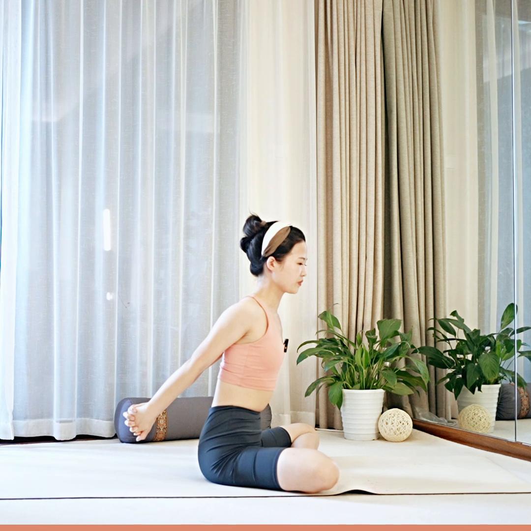 经络瑜伽每天练一练调节五脏六腑,拉伸胆经的瑜伽动作简单