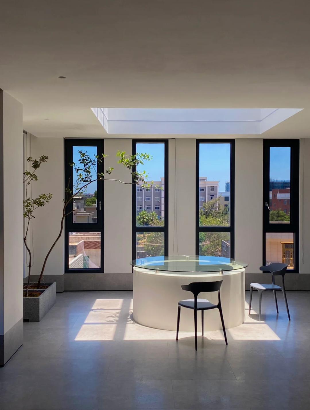 四个人回老家改造老房子,90后回农村建房子视频