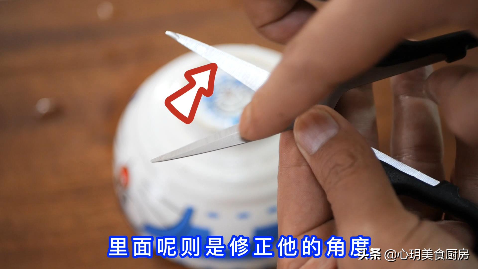 不管剪刀多钝简单一招立马变锋利,剪刀不锋利可以试试这种方法