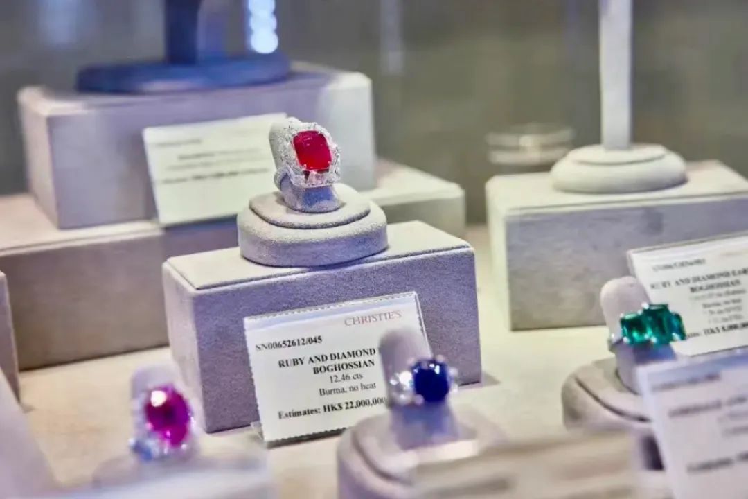 关之琳红宝石戒指,关之琳拍卖红宝石成交价