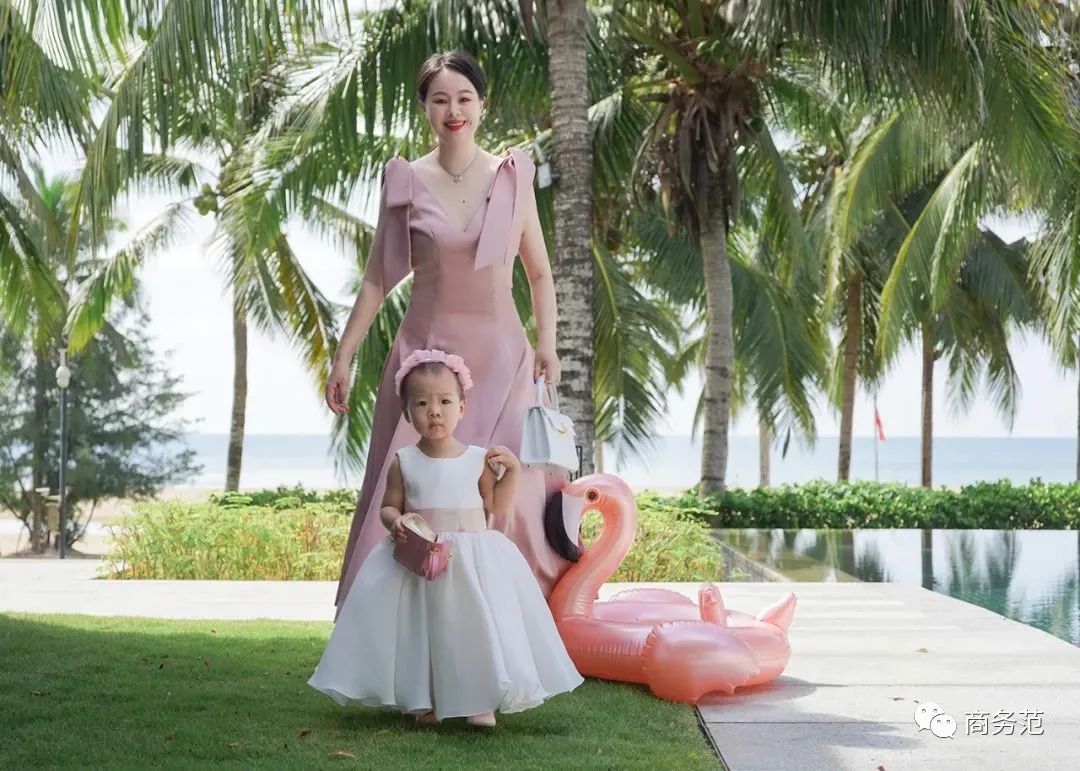 孟晚舟穿的白色连衣裙是什么品牌,孟晚舟同款连衣裙大码