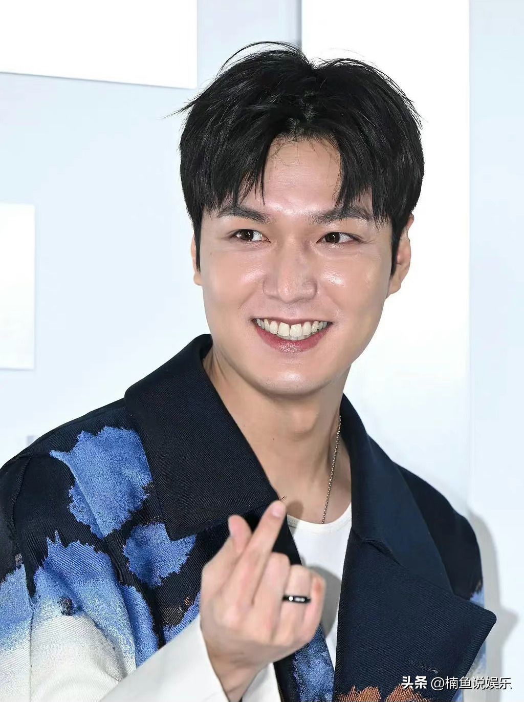 李敏镐怎么也肿了？35岁满脸油光尽显富态，韩剧男主天花板也老了