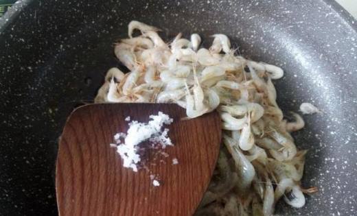 韭菜炒小河虾的做法教程,韭菜炒河虾正宗做法