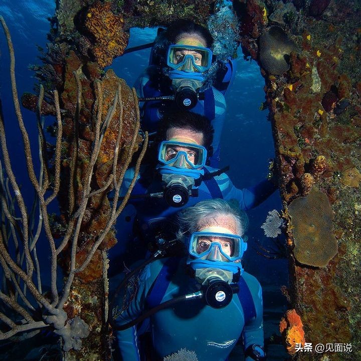 蓝洞潜水全过程,潜水员第一视角海底宝藏