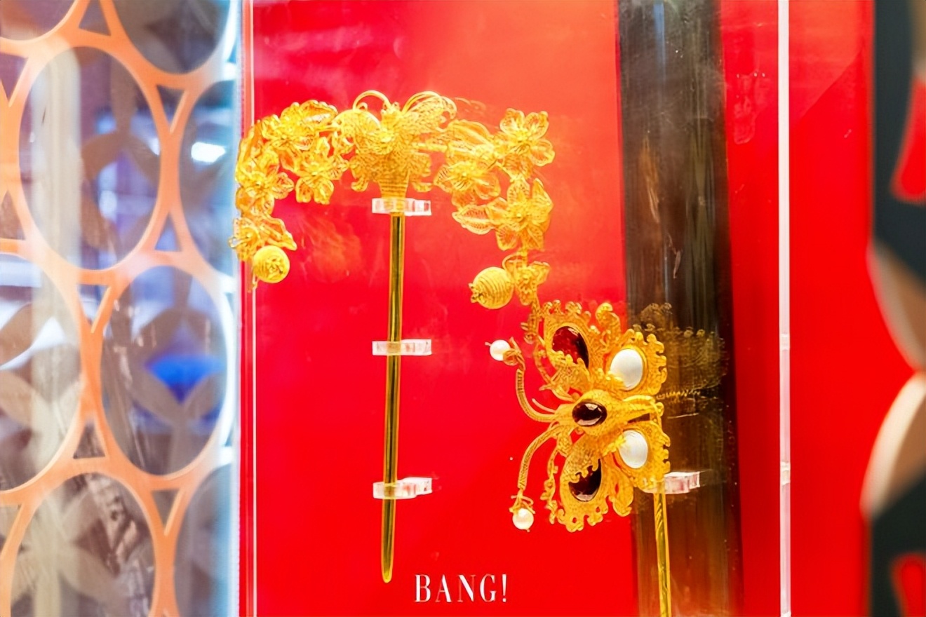 潮宏基襄阳首家非遗花丝概念店,潮宏基花丝工艺探店视频