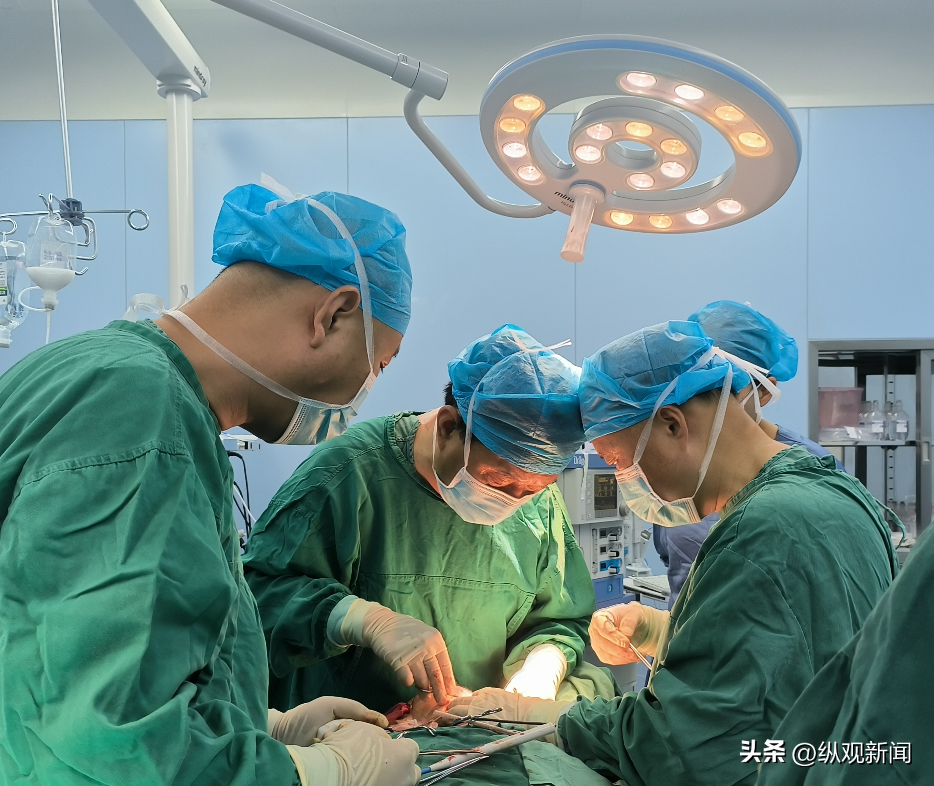 毁容女子换脸手术,女神医毁容