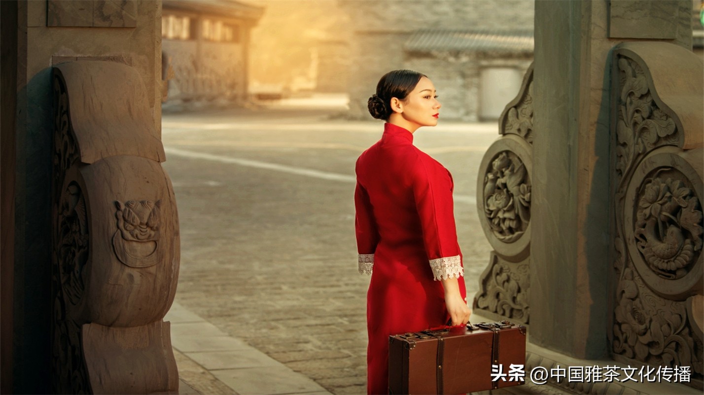 往事越千年人生弹指间意思解释,往事越千年人生弹指间的含义