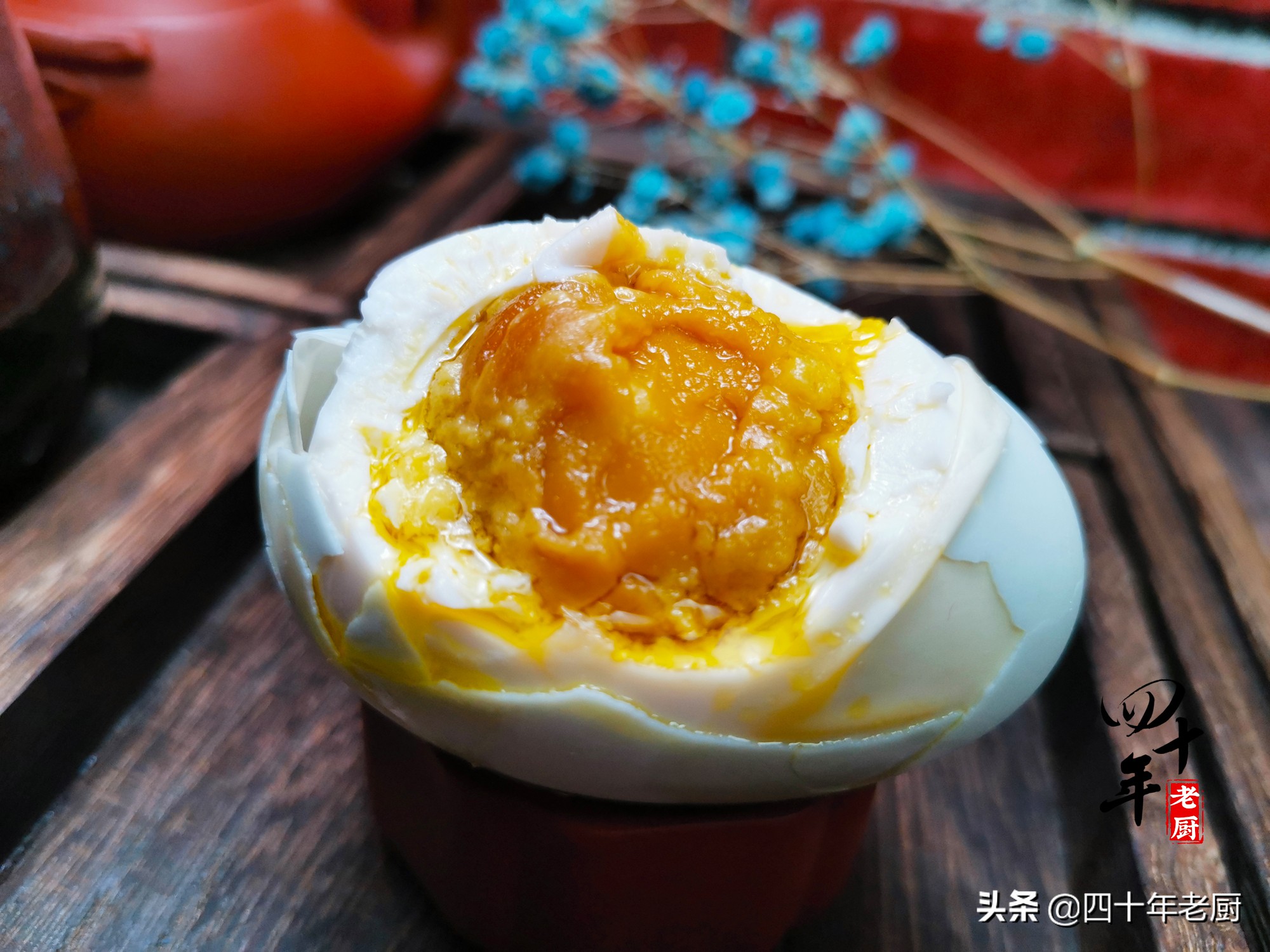 腌鸭蛋出油还不咸最好的方法,腌鸭蛋不流油只需掌握这几个技巧