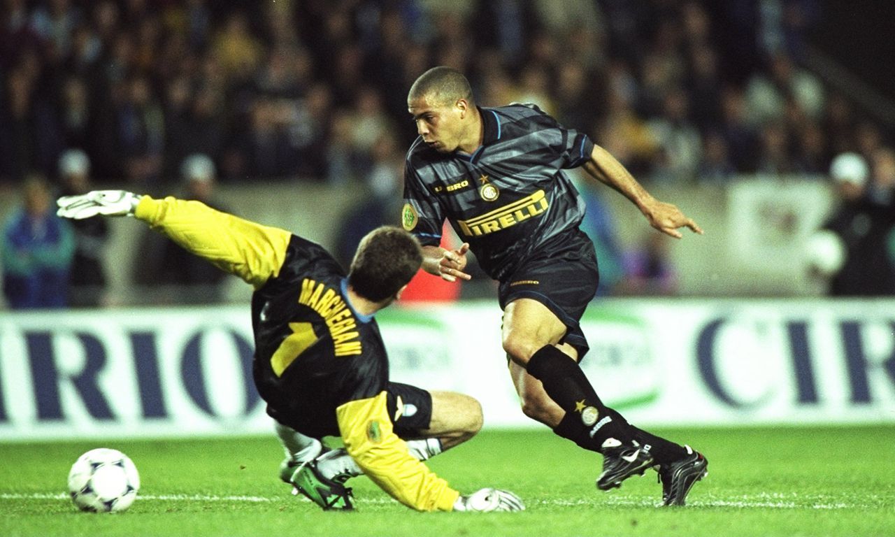 罗纳尔多在足坛什么地位,足坛巨星罗纳尔多