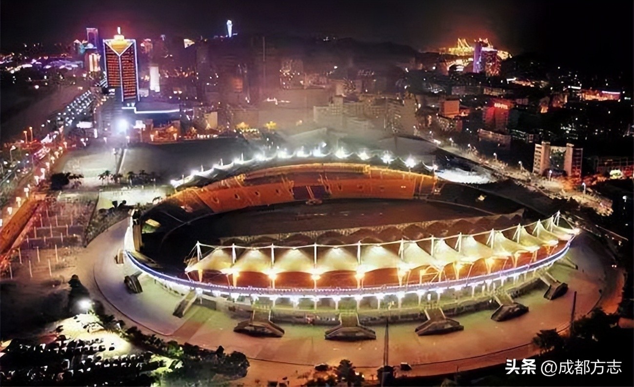 凤凰山主场爆燃场面,成都凤凰山足球场揭秘