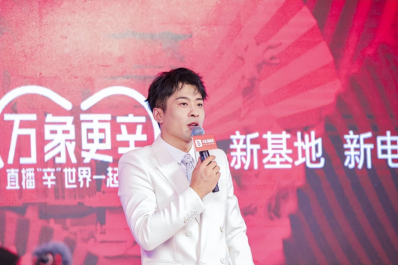 辛有志：用爱心做公益，镇雄坪上镇：“椒”红四野，促农增收致富