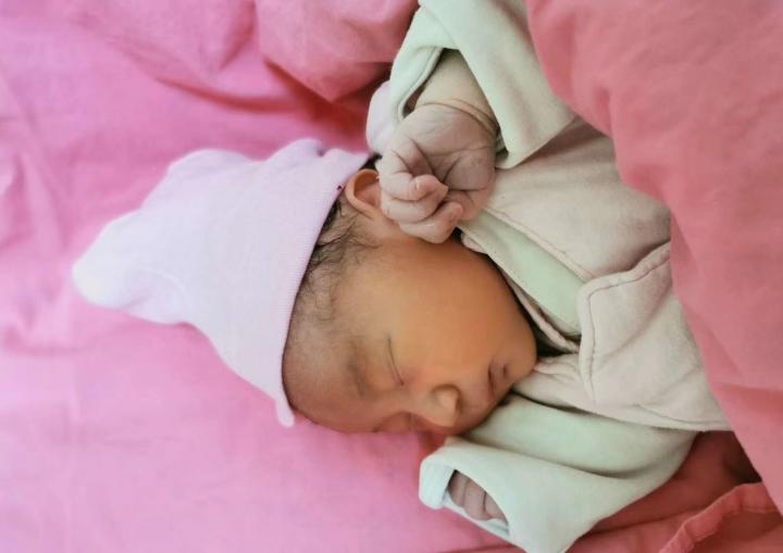 新生儿母乳喂养方法与技巧,新生儿母乳喂养有几种方法