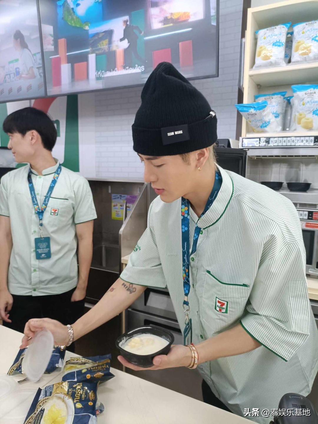 王嘉尔泰国清理垃圾,王嘉尔泰国环保活动