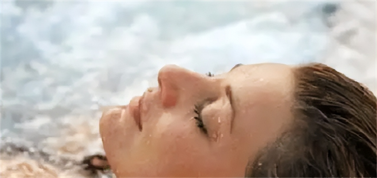 夫妻登顶骆驼峰坠崖身亡,夫妻登珠峰妻子不幸倒下