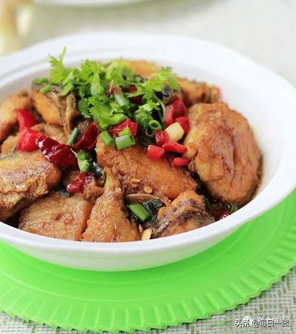 西红柿红烧鱼油炸最简单做法,红烧鱿鱼做法大全家常菜