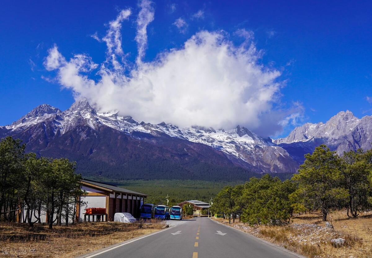 在云南旅游攻略详细路线推荐,在云南旅游攻略路线详细介绍