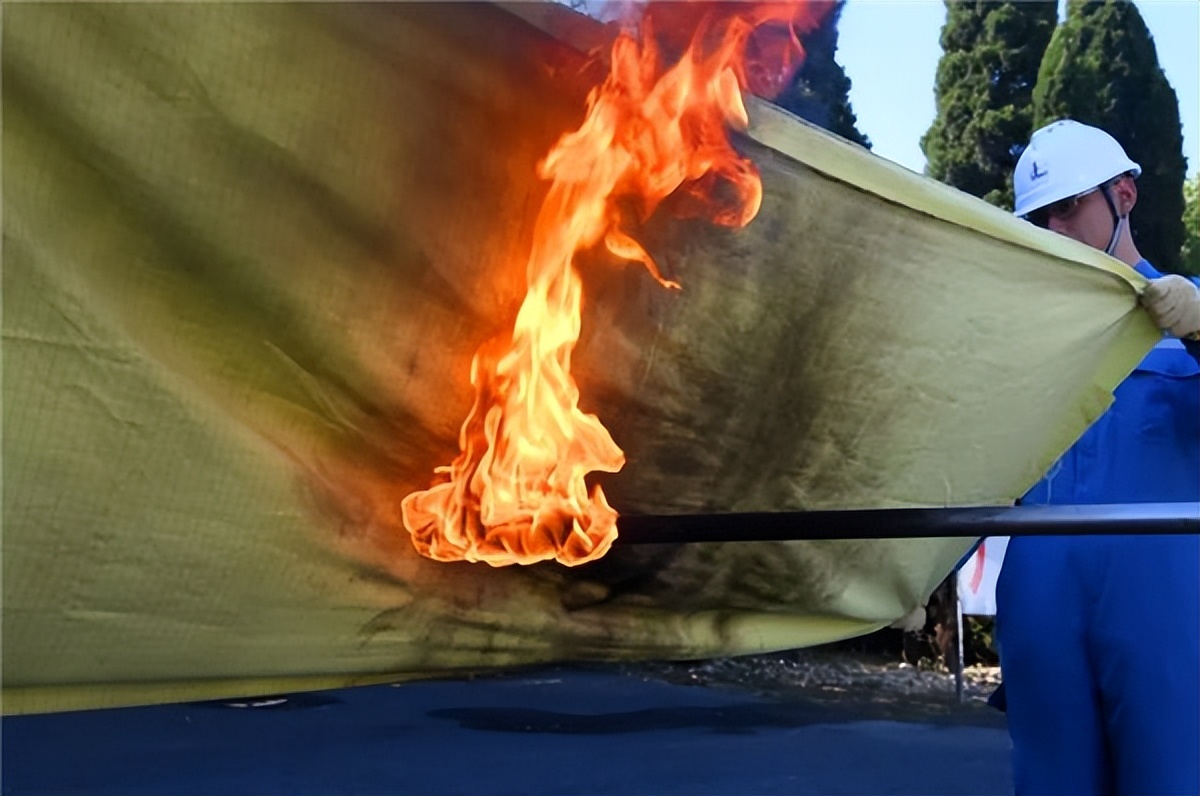 火烧不着枪打不透，这种“*钟金**罩”材料有多强