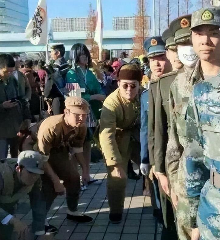 解放军在日本的狂热粉丝，不惜被骂“日奸”也要花钱扮演，为何？