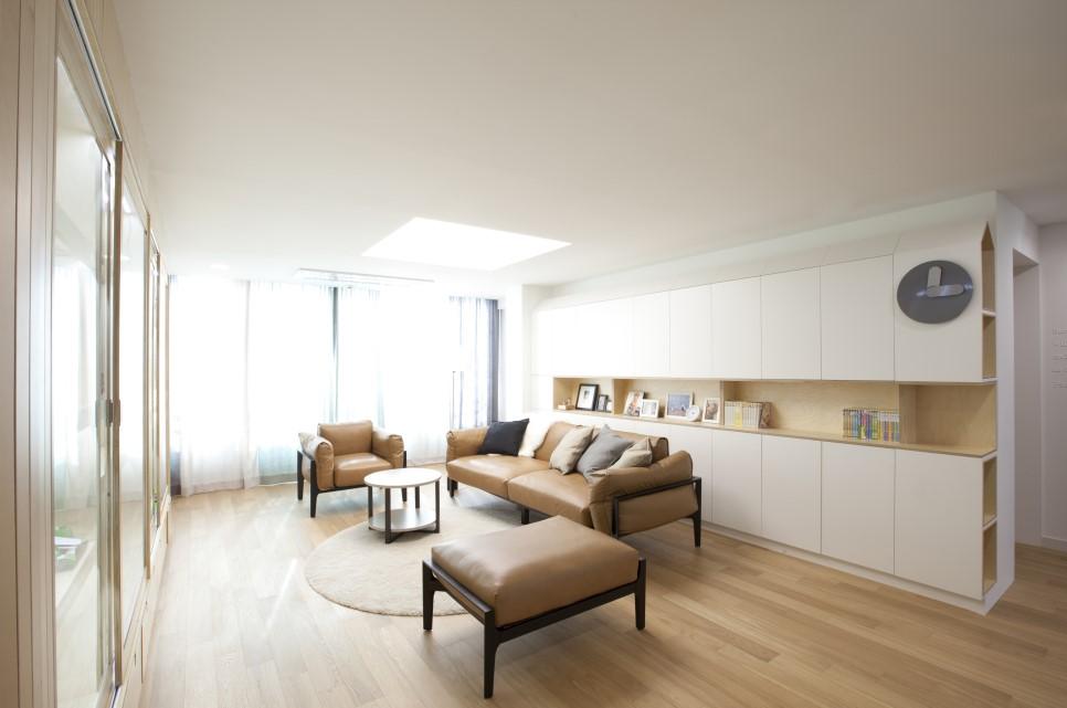 客厅电视背景墙做成收纳柜,小户型不做电视柜如何增加收纳