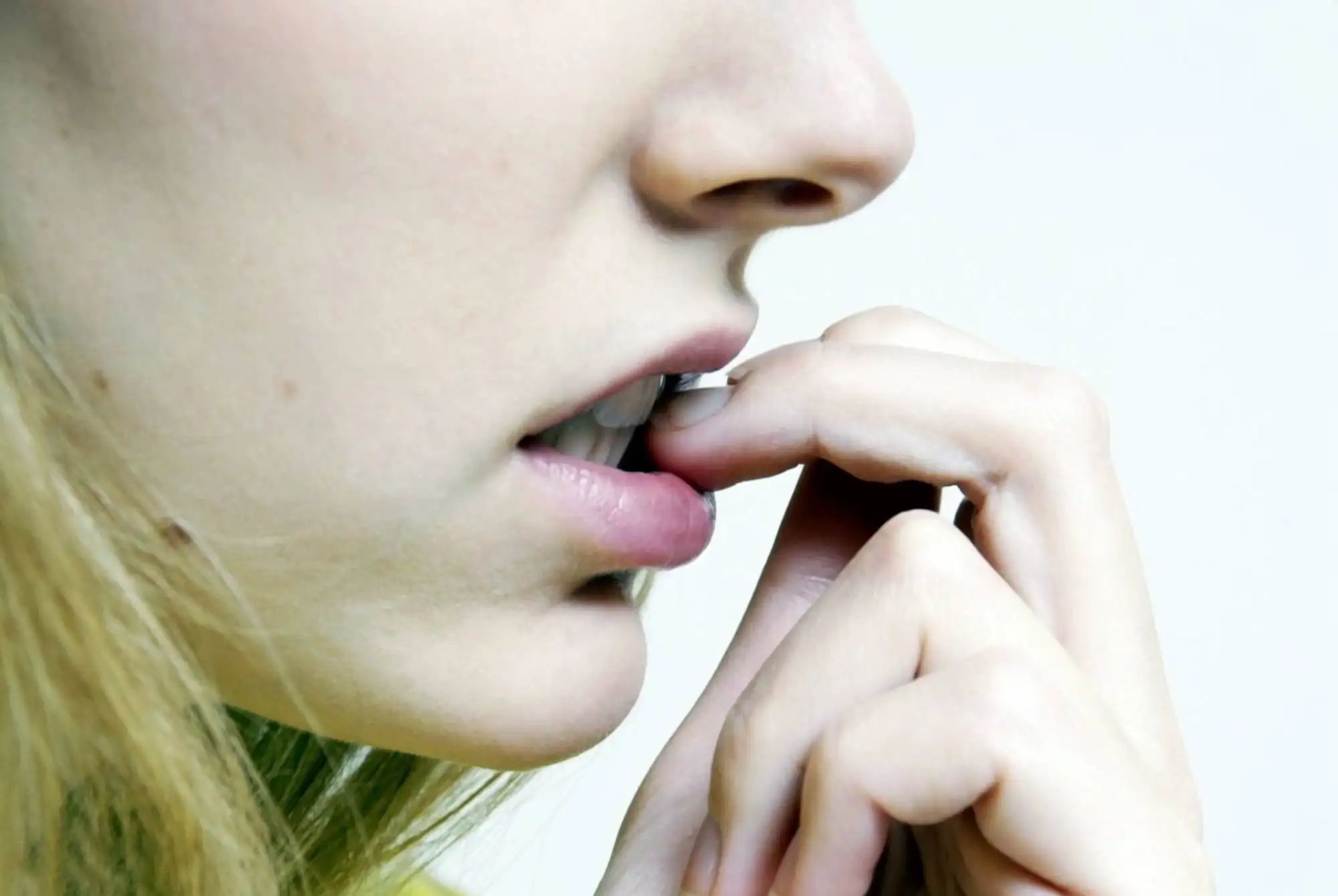 咬指甲是一种病吗,经常咬指甲有什么危害吗