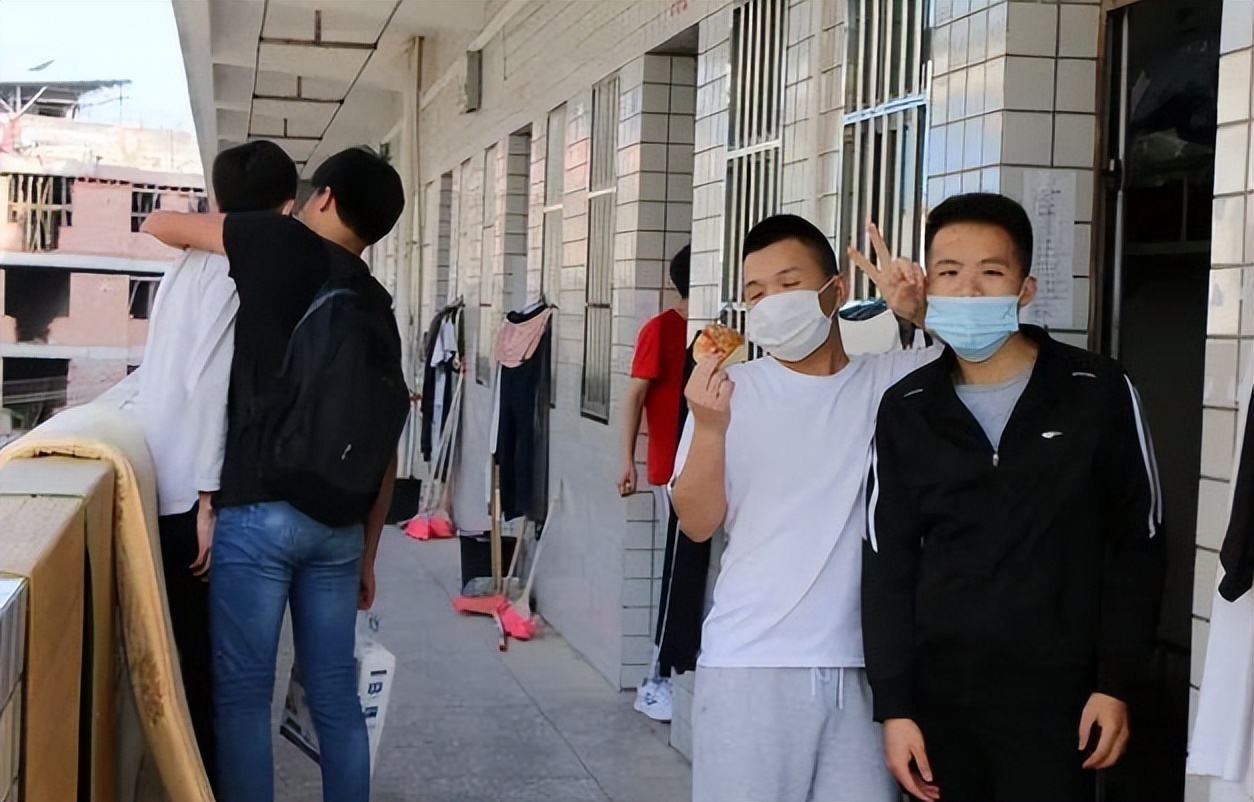 小学生住校想家了特别想哭怎么办,当住校的孩子说想家该怎么办