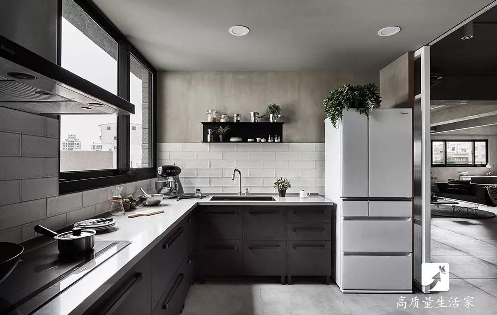 冰箱胶条起霉点了用它一擦就干净,冰箱密封条发霉用84消毒液可以吗