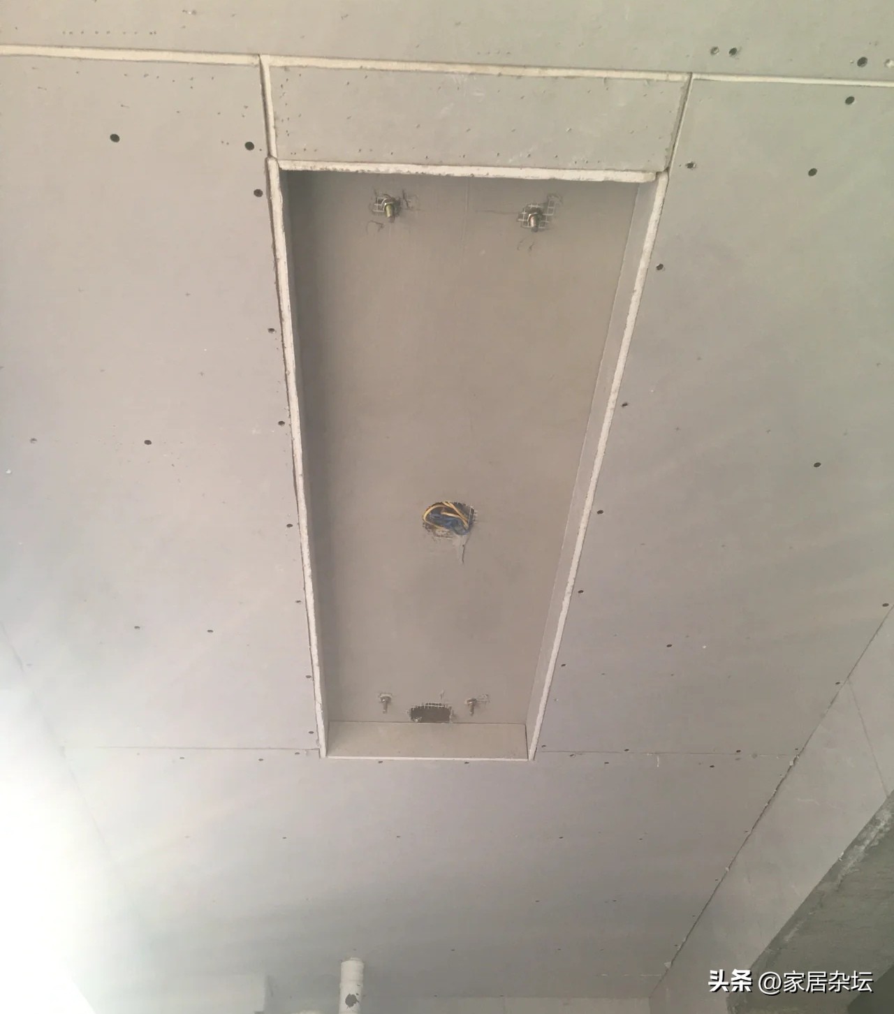 阳台吊顶多高装自动晾衣架比较好,阳台吊顶和自动晾衣架哪个先安装