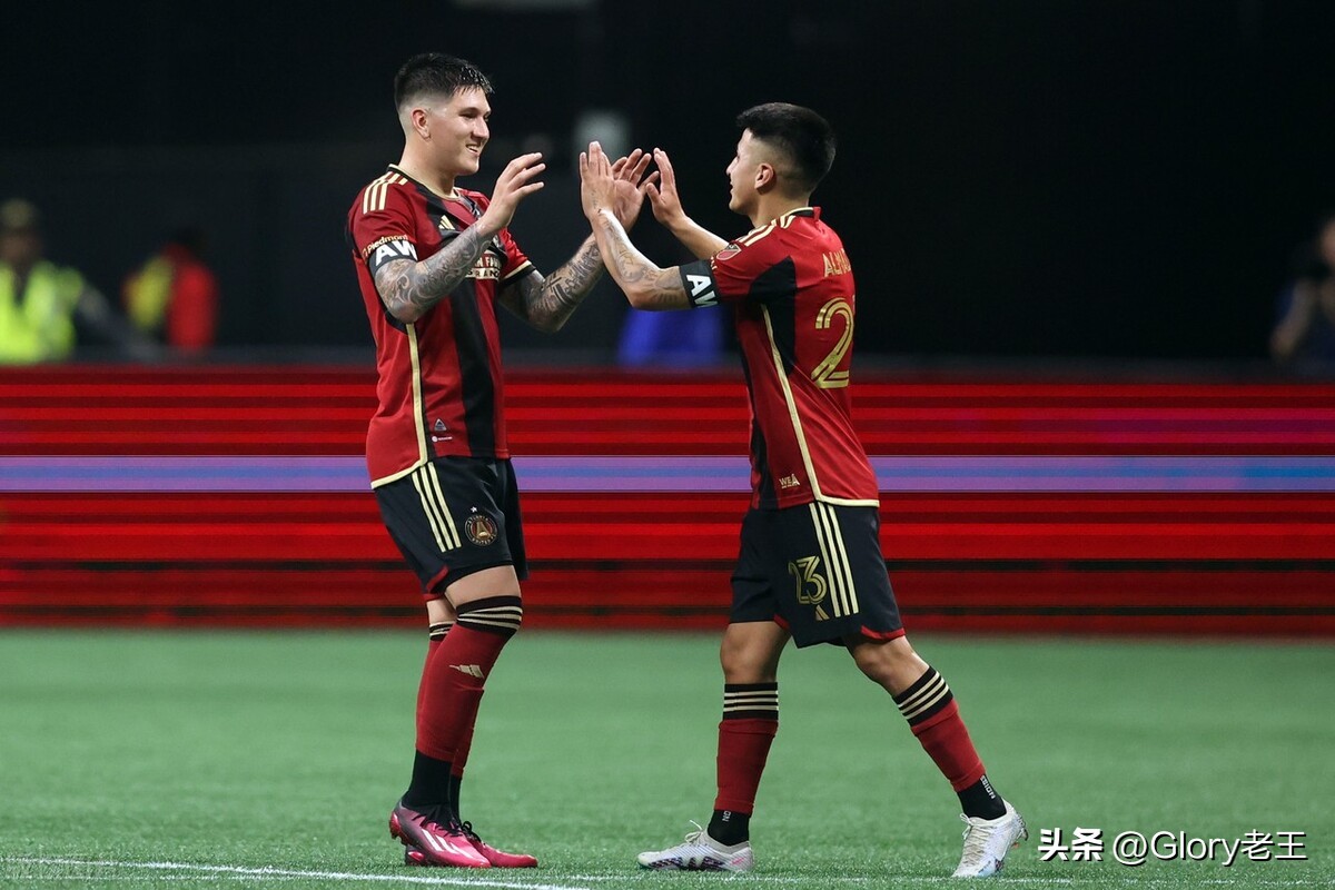 一场足球比赛最多多少公里,一场足球比赛要跑多少公里