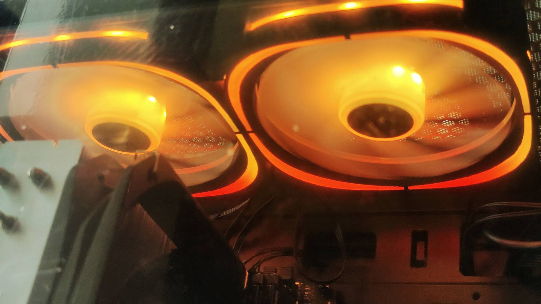 低调务实的办公电脑之选：超频三光愈2钛灰色机箱+EF120风扇