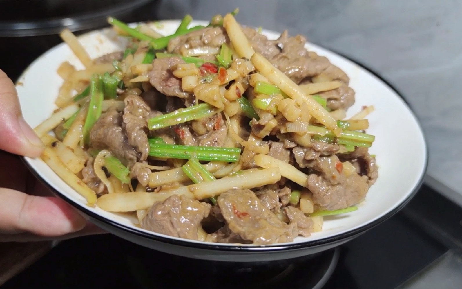 广西螺蛳粉专用酸笋用什么做的,螺蛳粉酸笋的腌制方法揭秘