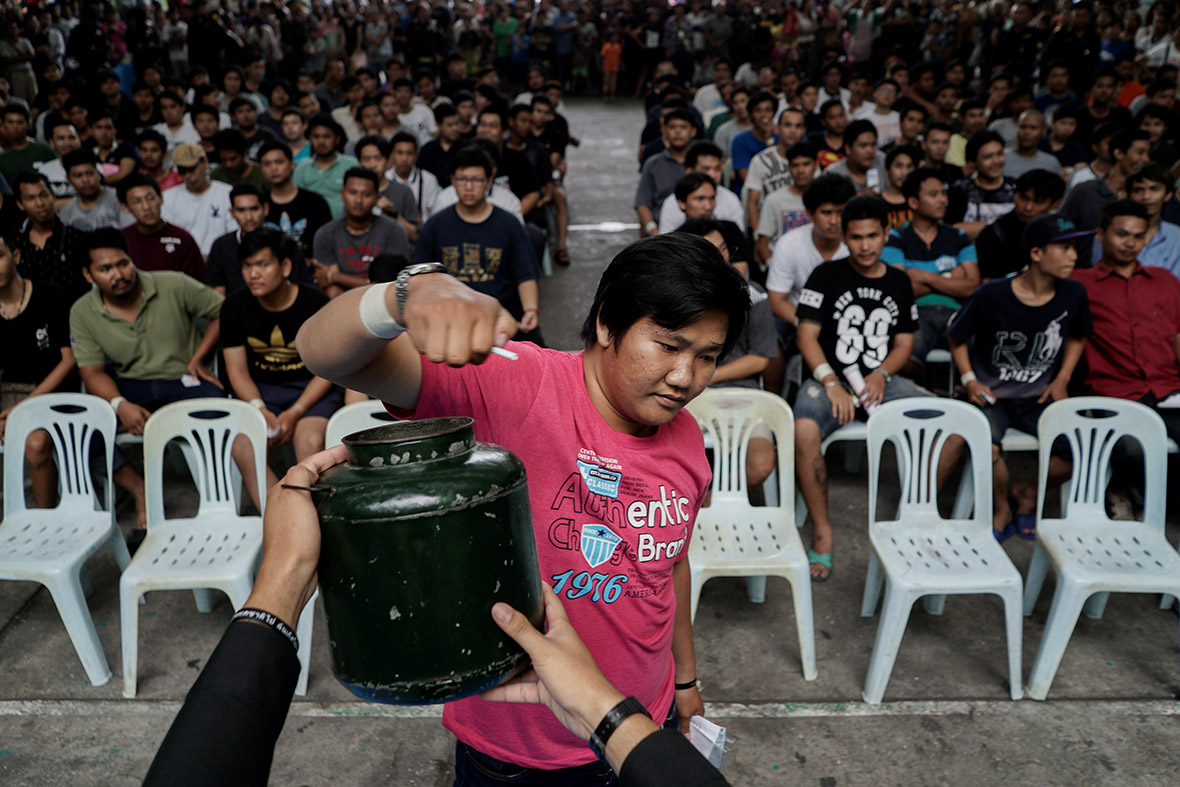 泰国小伙变性隆胸逃兵役,泰国男人做变性手术逃兵役