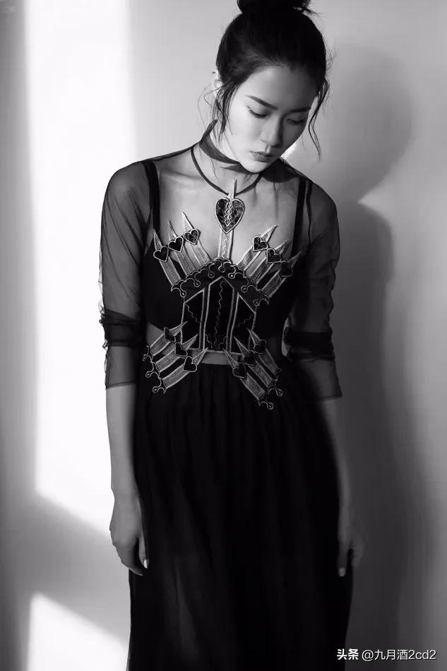 性感火辣、妩媚多姿又充满御姐风范的完美女神,是喜欢的类型吗?